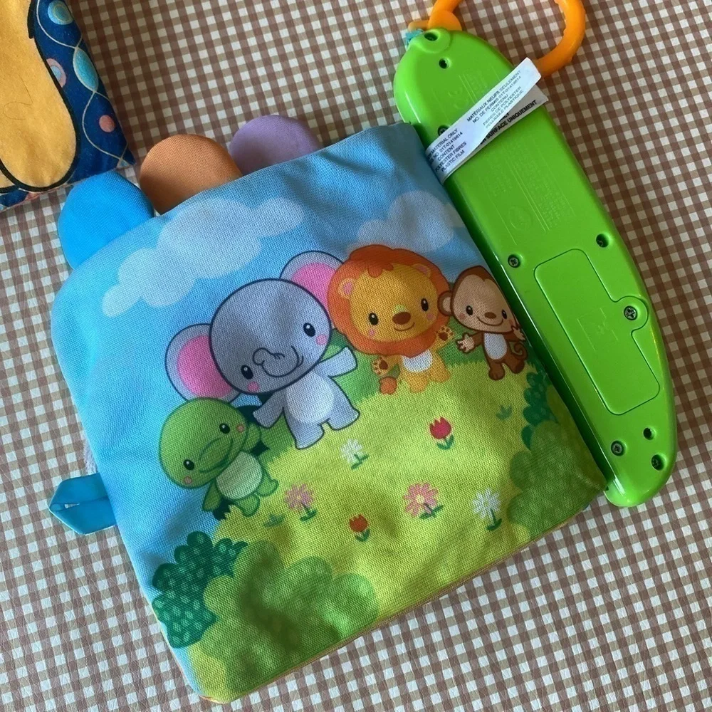 Bundle of‎ 4 baby soft books.